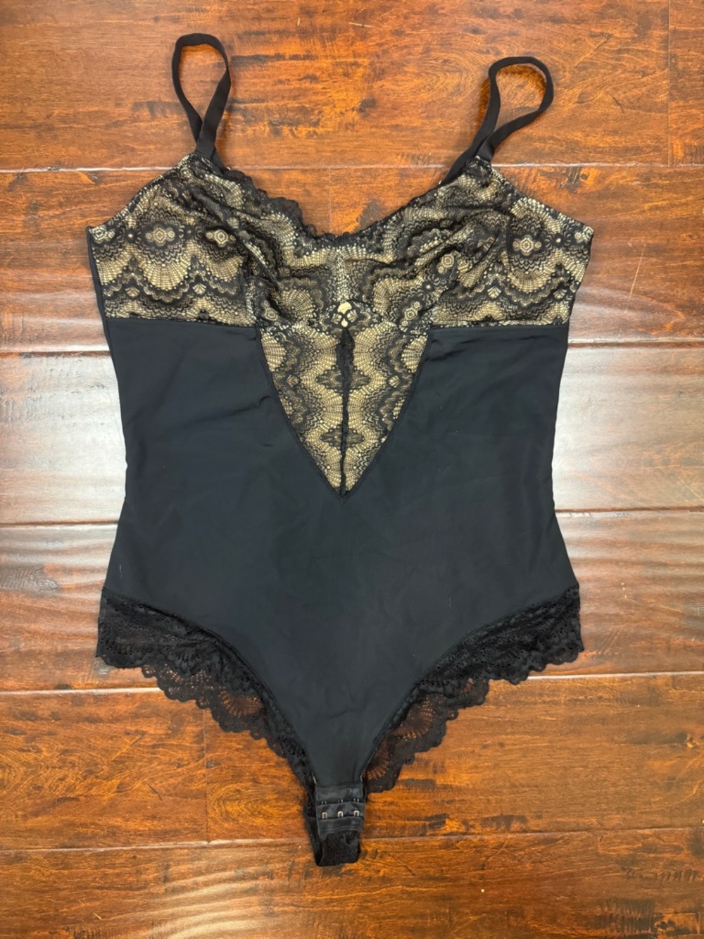 Pinsy Sculpting Lace Shapewear Bodysuit, 2X Long, Black, Light/Medium Tan Lining - Picture 4 of 10